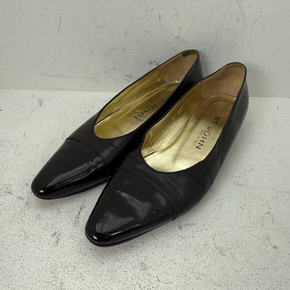 ST JOHN Black Leather Patent Toe Flat Low Heel Shoes Women's Size 7 AAA - Picture 2 of 10